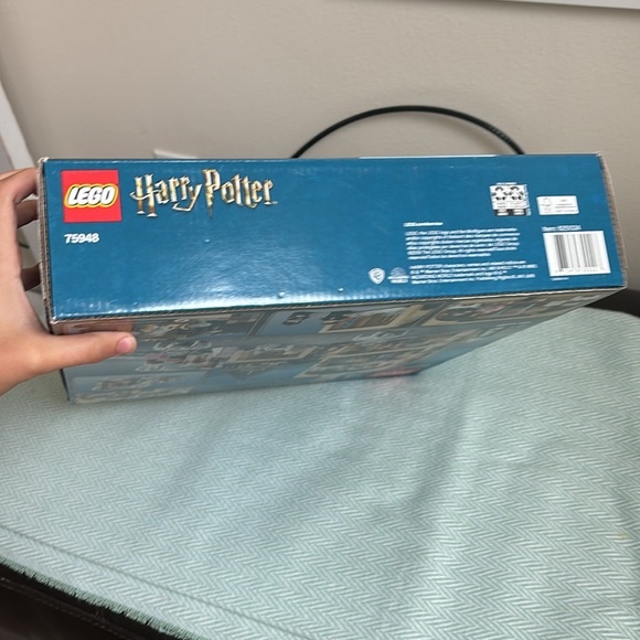 HARRY POTTER LEGO SET HOGWARTS CLOCK TOWER NEVER OPENED - Picture 5 of 5